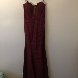 Wine colored prom dress 🍷